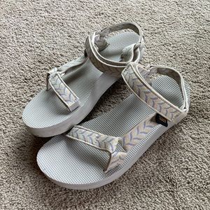 Teva Midform Universal sling back , gray/retro geometric, Women’s 9